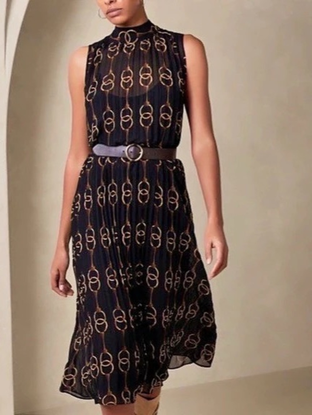 Banana Republic Printed chain Pleated Midi Dress in Black & Gold Medium Like New